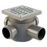 Трап Valrom з горизонтальним виходом 50 мм  із нержавіючою решіткою 100x100 мм та 3-ма входами 40 мм